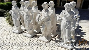 Decorațiuni de grădină, din ciment alb și dioxid de titan.