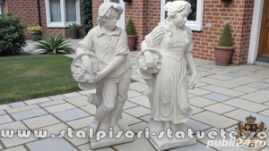 Set statuete băiat și fată, alb marmorat, model S43.