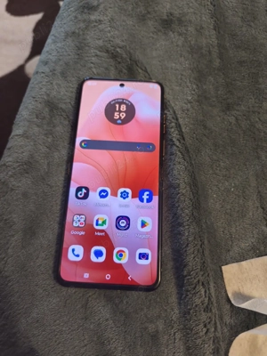 vand telefon motorola razr40 ultra