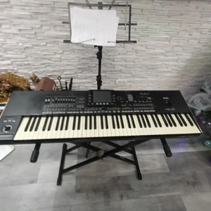   Vând Korg Pa3x