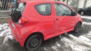 toyota aygo 1.0 benzină  - imagine 4