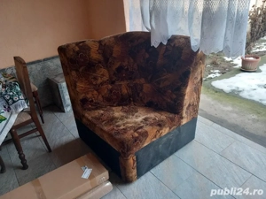 Acest fotoliu vintage are o tapițerie interesantă și o structură solidă din lemn. Poate fi o piesă d - imagine 2