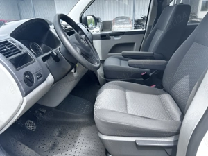 Volkswagen Caravelle 8 locuri 4x4 - imagine 4