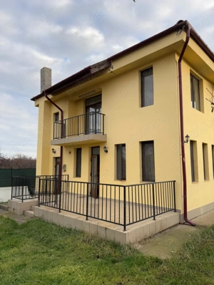 Inchiriez casa in episcopia