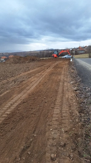Efectuam lucrări cu excavator 