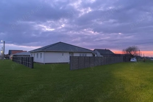 Vand jumatate de duplex in comuna Sag Timis