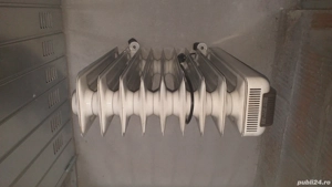 Vând calorifer electric cu ulei DE LONGHI, cu 9 elemenți, putere max. 2000 W, termostat.