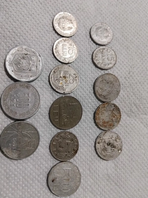 monezi vechi de vanzare.