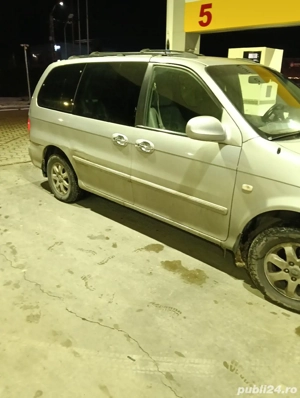 Kia Carniva se vinde .