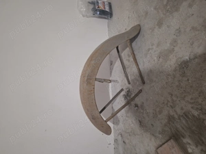 Awo Touren Simson, aripa fața