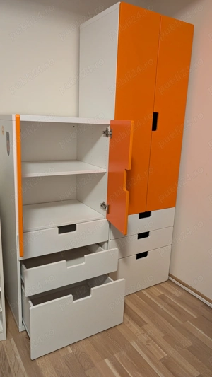 Vand dulapuri Ikea, stare impecabila