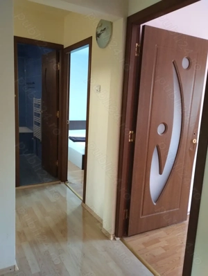 Apartament 4 camere decomandate, 2 bai, etaj 1, 2 balcoane zona cu acces la școli, magazine, piata