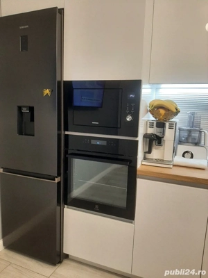 Cuptor incorporabil Electrolux COE7P31B, Electric, 72 l, Clasa A+, Autocuratare pirolitica, SenseCoo