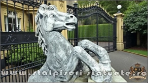 Statuetă căluț mare, gri patinat, model S37.