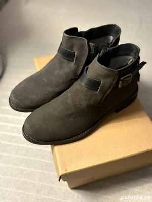 Ghete Dama Levi's, din piele