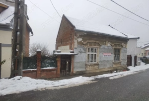 casă din caramidă cu teren generos