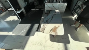 Transform gresia porțelanată în mese moderne