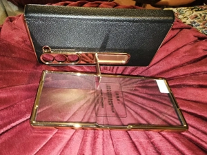 Husa SAMSUNG galaxy z6 fold, noua ,auriu cu piele neagra si suport