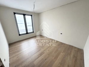 Case insiruite cu 3 camere, bucatarie inchisa, toate utilitatile.