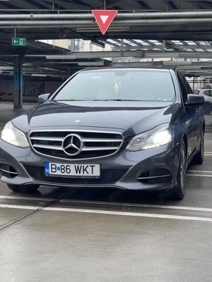Mercedes Benz E 4 matic  - imagine 2