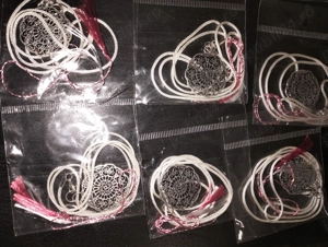 Lot 75 martisoare  - imagine 2