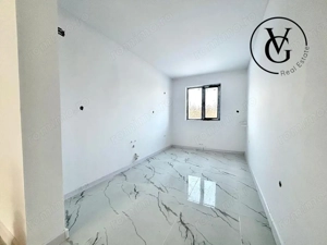 Casa la sol, 4 camere - 253 mp - Navodari - imagine 3