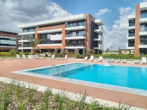 Apartament 2 camere lux, piscină, grădină, parcare suprateran