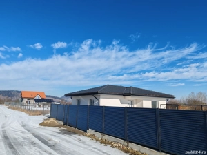 Vând casă singular 