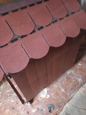 vînd cuscă pentru cîine din lemn de brad cu acoperiș din șindrile bituminată și izolată cu polistire - imagine 4