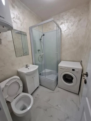 Camera de camin cu baie proprie,etaj 4,cu chirias