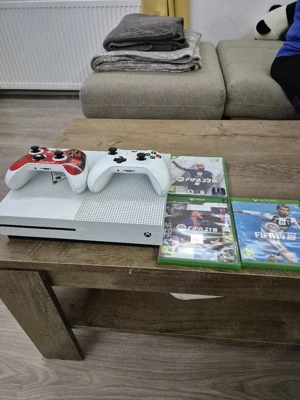 X Box One Slim cu 2 manete