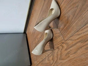 Pantofi bej cu toc  - imagine 2