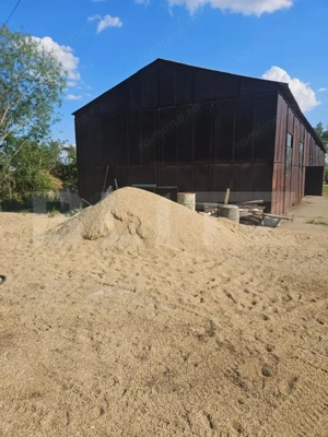 Spațiu industrial + spații de cazare/birouri de închiriat – 8000 mp teren 2 hale