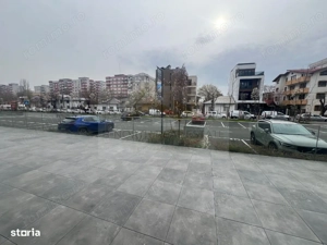 Spațiu comercial premium de închiriat, terasă 27 mp, parcare în față