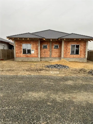 Duplex spatios - zona populata - toate utilitatile.