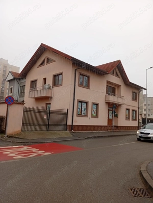 Casă cu 2 intrări zona 9 Mai | Parter comercial + etaj locuința | Mansarda