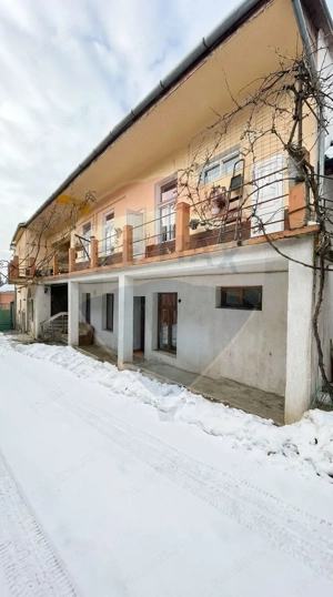 Apartament 3 camere -  str. Avram Iancu