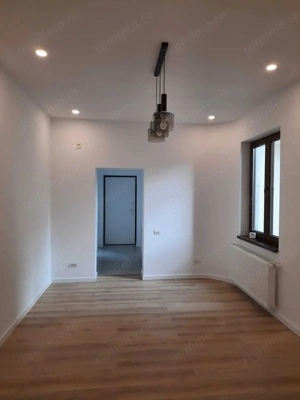 Apartament cu 3 camere,decomandat,Parter.Armeneasca.Birouri!