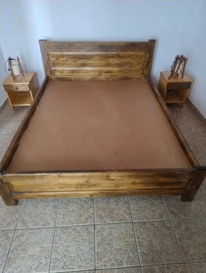 Vând pat de lemn 