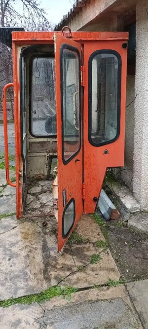 Vând cabină miniescavator Takeuchi.