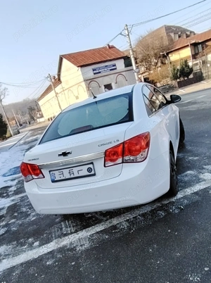 Chevrolet Cruze 1.6 benzina cu sistem multimedia - imagine 4