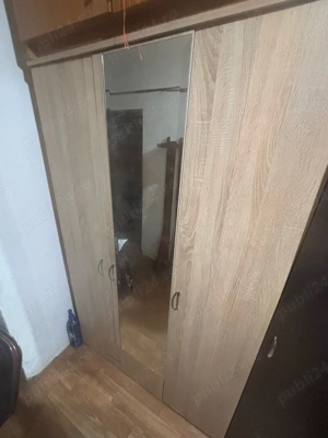 Dulap din lemn cu oglinda