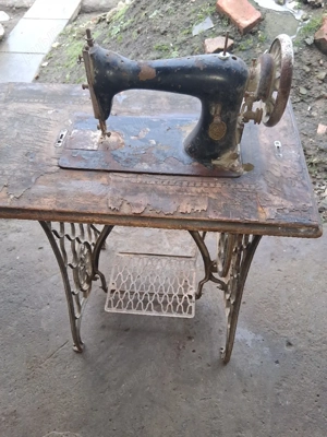 Vând  mașină de cusut  - imagine 3