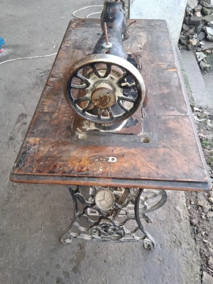 Vând  mașină de cusut  - imagine 4