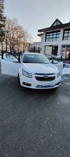 Chevrolet Cruze 1.6 benzina cu sistem multimedia - imagine 9