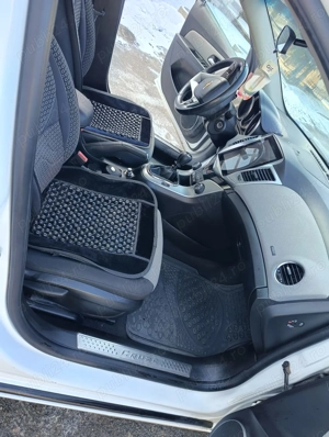 Chevrolet Cruze 1.6 benzina cu sistem multimedia - imagine 10