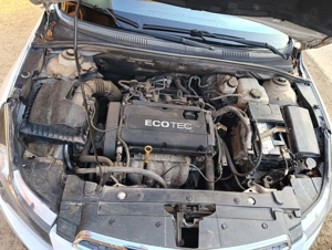 Chevrolet Cruze 1.6 benzina cu sistem multimedia - imagine 17