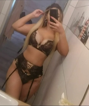 Masaj Tantric in compania unei blonde senzuale!