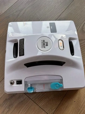 Robot curățat geamuri HOBOT