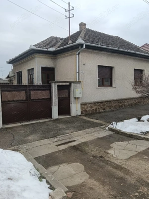 Vând casă la cheie